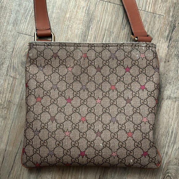 Authentic GUCCI Messenger Stars Monogram Coated Gg Supreme Canvas Crossbody Bag. - Picture 15 of 15